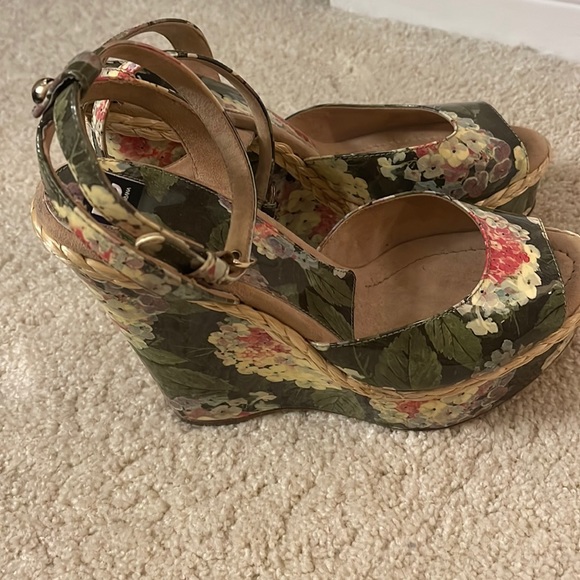 Dolce and Gabanna Hydrangea Heels - Picture 2 of 4